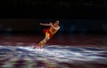 ソチ冬季五輪、フィギュアスケート・エキシビションの演技に臨むハビエル・フェルナンデス（Javier Fernandez、2014年2月22日撮影）。(c)AFP/ADRIAN DENNIS