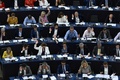 フランス・ストラスブールの欧州議会で行われる採決の様子（2022年7月6日撮影）。(c)PATRICK HERTZOG / AFP