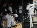 13MLB、ミネソタ・ツインズ（Minnesota Twins）対ニューヨーク・ヤンキース（New York Yankees）。6回に降板し、ダグアウトに下がるニューヨーク・ヤンキースのアンディ・ペティット（Andy Pettitte、2013年7月1日撮影）。(c)AFP/Getty Images/Hannah Foslien
