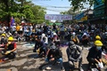 ミャンマー・ヤンゴンで行われた軍事クーデーターに抗議するデモ（2021年3月5日撮影）。(c)STR / AFP
