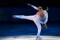 ソチ冬季五輪、フィギュアスケート・エキシビションの演技に臨むアリオナ・サフチェンコ（Aliona Savchenko）/ロビン・ショルコウィー（Robin Szolkowy）組（2014年2月22日撮影）。(c)AFP/JOHN MACDOUGALL