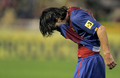 写真は、下を俯くバルセロナのリオネル・メッシ（%%Lionel Messi%%）。(c)AFP/JOSE JORDAN
