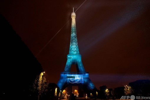 水素エネルギーでライトアップ 仏エッフェル塔 写真10枚 国際ニュース