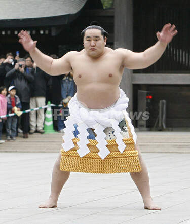朝青龍、白鵬　切り抜き新聞 記事全文】元横綱・朝青龍、笑顔の2ショットで白鵬翔氏へエール「飛ぶ
