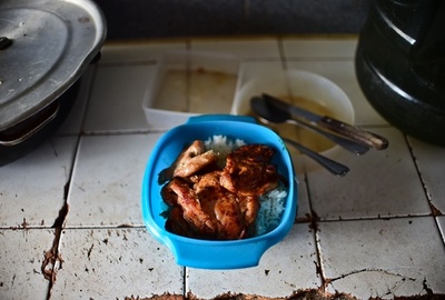 すかすかの冷蔵庫にわずかな食事、経済危機ベネズエラの庶民生活