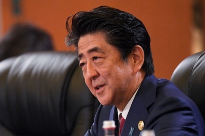 日中韓首脳が会談 中国、対北朝鮮で結束模索