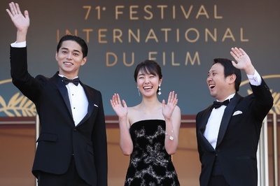 『寝ても覚めても』カンヌで上映、東出昌大らレッドカーペットに