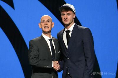 マーベリックスがフラッグを全体1位指名 NBAドラフト