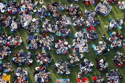 シドニー名物ブリッジ上で巨大ピクニック、数千人の朝食イベント