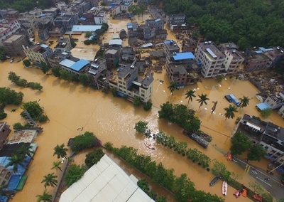 中国南部・広東省で洪水、冠水して水深1～3メートルに