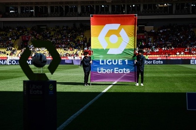 選手2人がLGBT支援ユニホーム拒否し欠場、仏サッカー1部