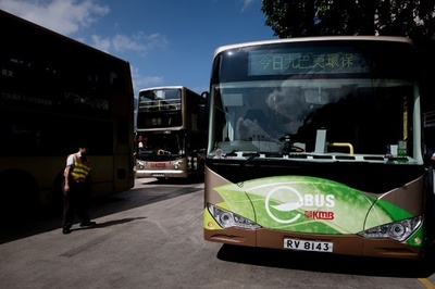 香港で充電池式電気バスの実証実験開始、大気汚染改善なるか
