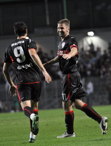 シュツットガルト 快勝で1回戦進出を決める