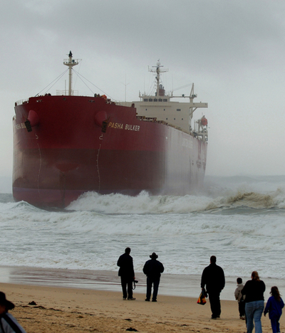 激しい暴風雨で6人が死亡、2人が行方不明