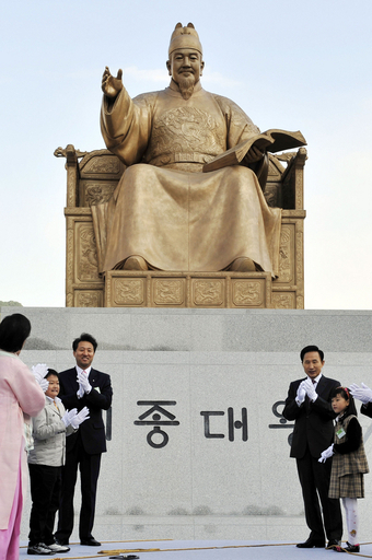 「ハングルの日」に世宗大王の銅像が登場、ソウル