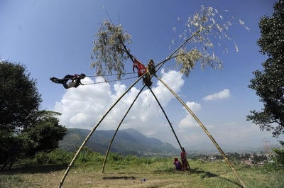 ネパール最大の祭り「ダサイン」のブランコ