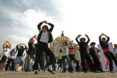 「スリラー」ダンスの最多人数でギネスに挑戦、メキシコ