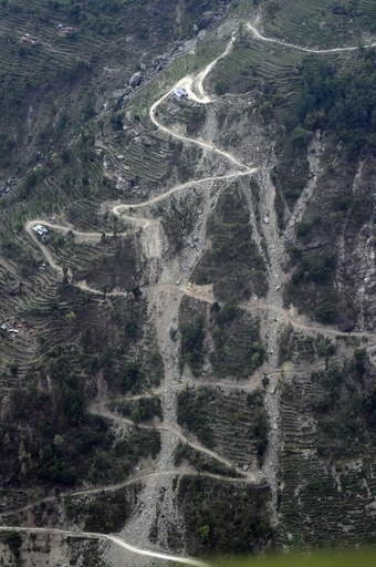 【写真特集】ネパール地震の被害甚大、山あいの村々