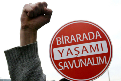 出版社で3人殺害、イスタンブールで抗議デモ - トルコ