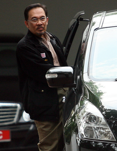 マレーシアの元副首相、避難先の大使館から退去