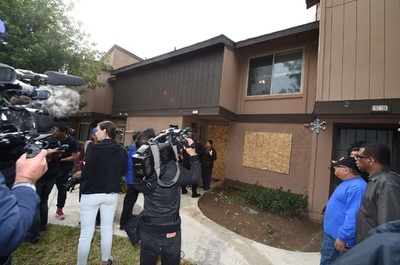 米加州の銃乱射、容疑者宅内部をメディアに公開