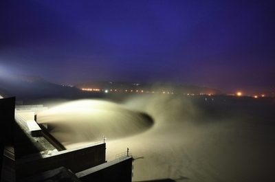 中国、貯水施設の決壊で都市部の25％以上に洪水の恐れ