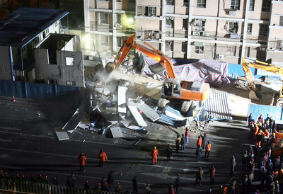 北京五輪に向け建設中の地下鉄工事現場で崩落事故 - 中国