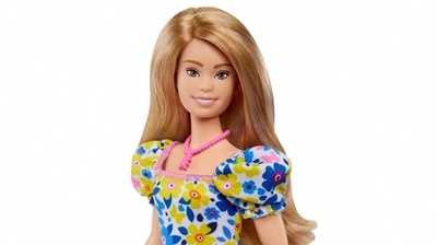 ダウン症のバービー人形発売 米マテル