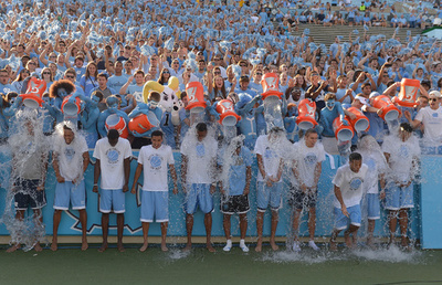 アイスバケツチャレンジの普及に尽力、ALS患者の米男性が死去 37歳