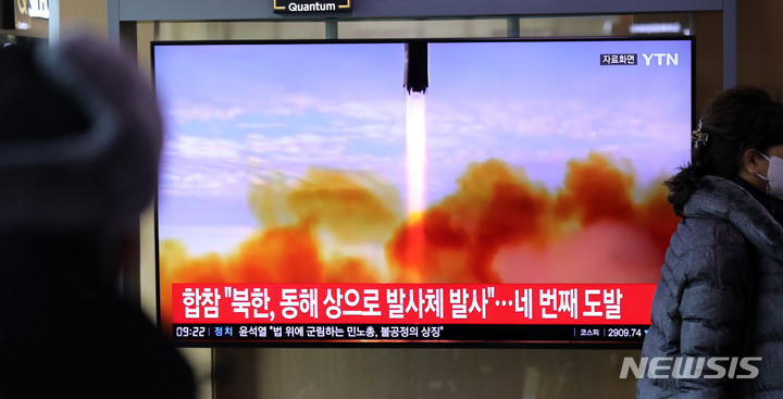 過去の北朝鮮のミサイル発射を伝えるニュース映像(c)NEWSIS