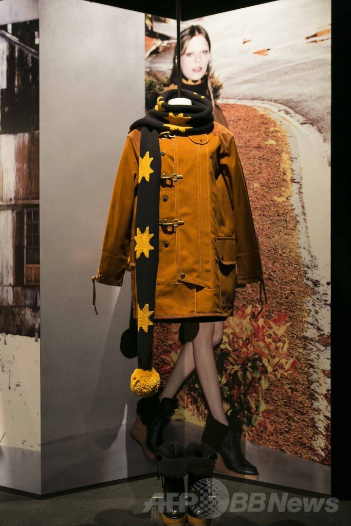 「コーチ」、スチュアート・ヴィヴァースによるデビューコレクションを都内で披露