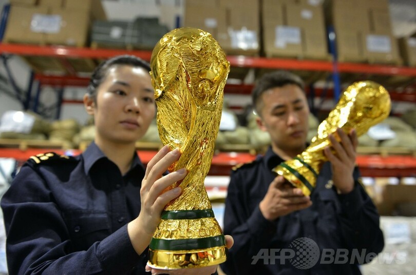 偽W杯トロフィー1020点を押収、中国