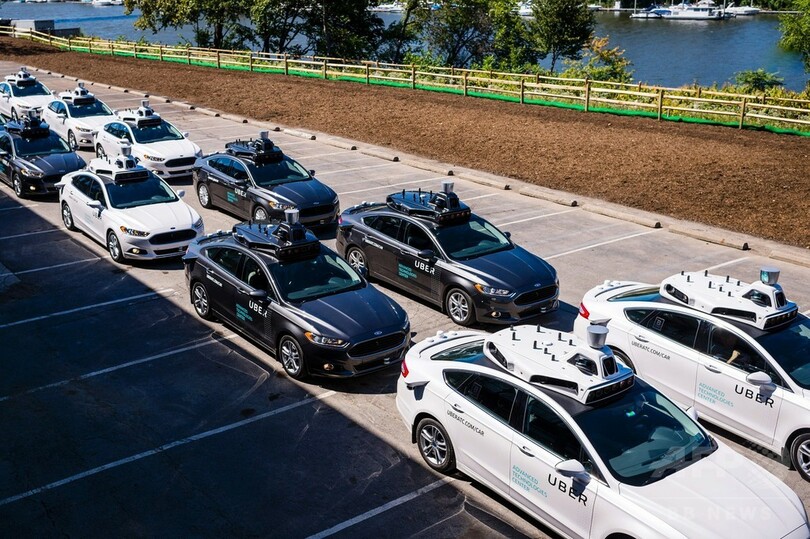 米ウーバー、自動運転車の試験サービス開始 競合他社に先駆け