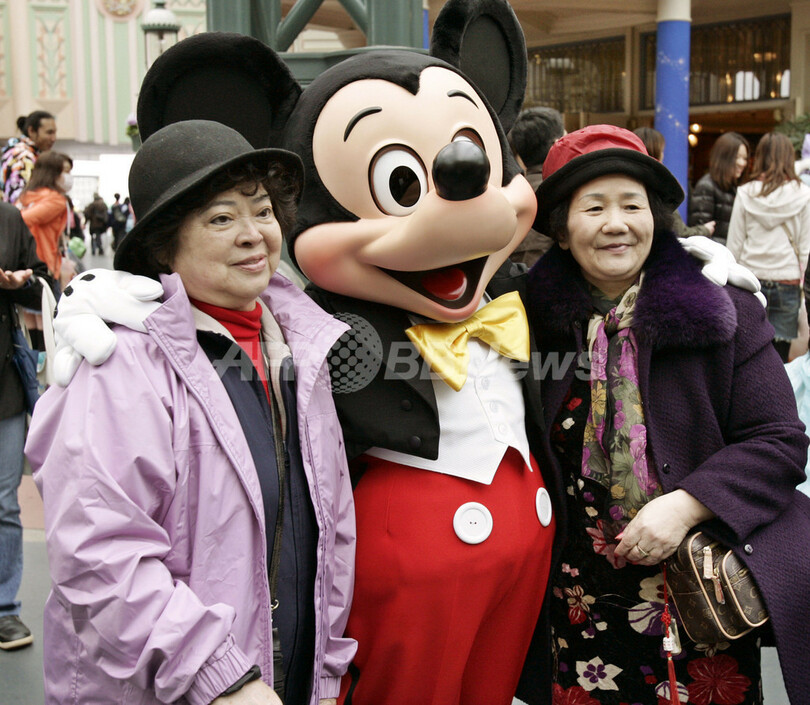 東京ディズニーリゾート25周年、成人層も狙い少子化対策