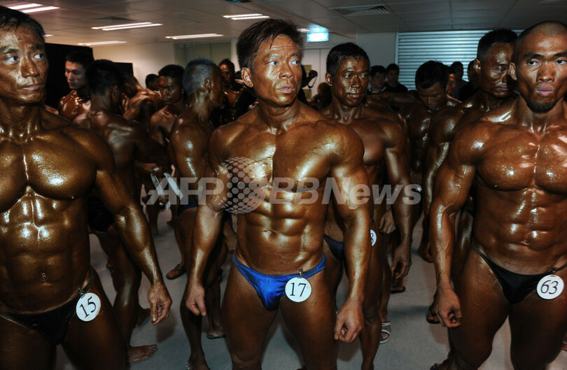 見よこの肉体美！香港でボディービルディング大会