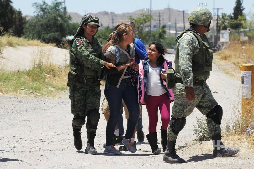 メキシコ、米国境に1万5000人派遣 移民拘束に批判の声