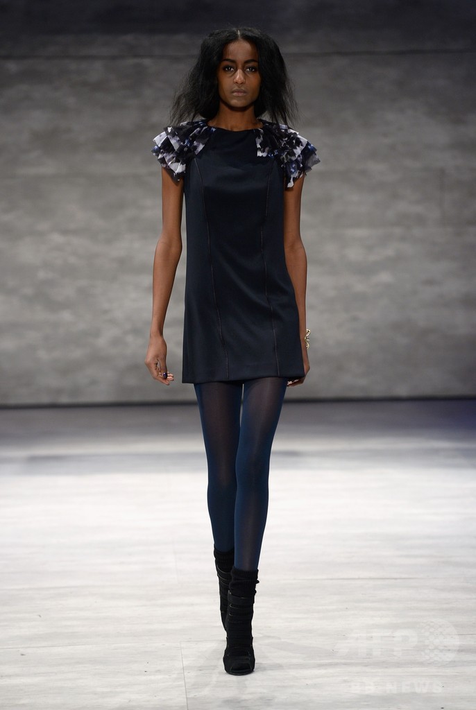 60年代のエフォートレスなスタイルをスポーティーに表現、「シャーロット ロンソン」15/16年秋冬