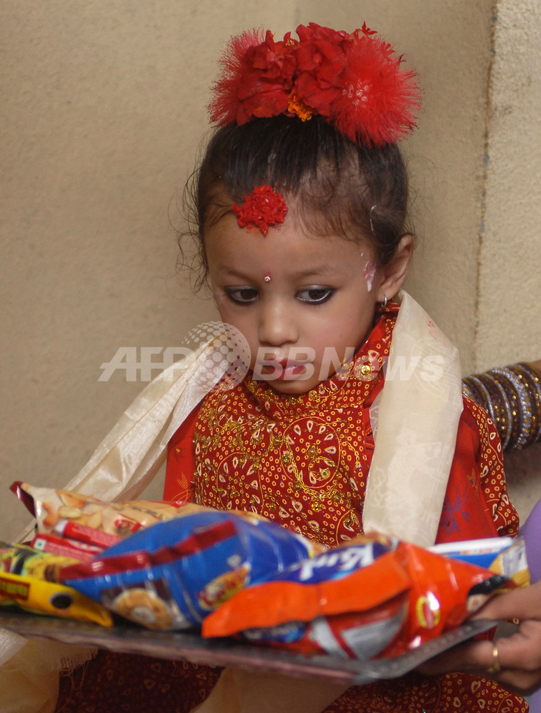 ネパール、3歳の少女が生き神「ロイヤルクマリ」に