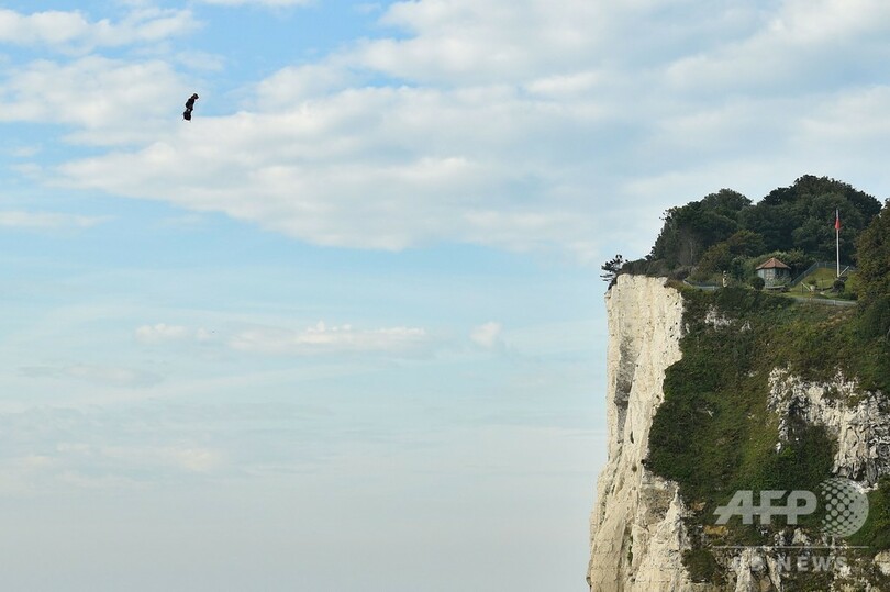 仏発明家、「フライボード」による英海峡横断に成功
