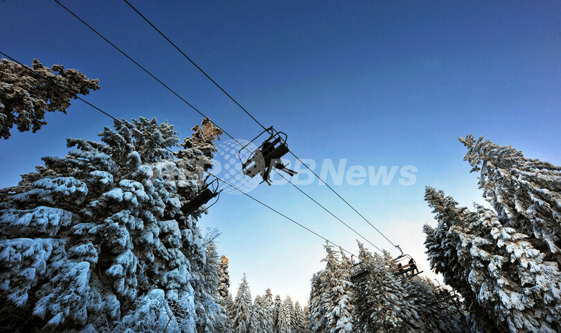 白銀のゲレンデでスキーを満喫　ブルガリア
