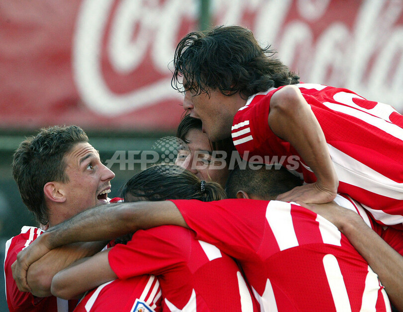 パラグアイ ブラジル下し首位をキープ