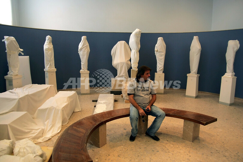 アテネのアクロポリス美術館、丘の頂上からふもとに移転