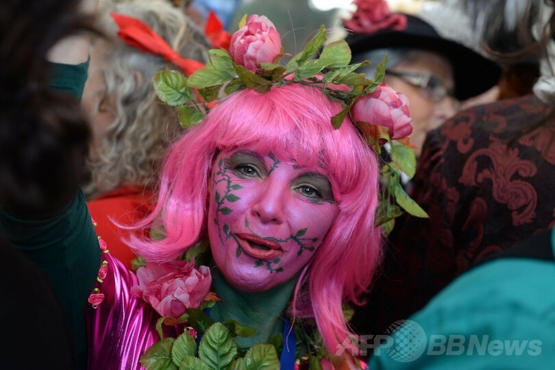 ドイツで「女性のカーニバル」、シーズン幕開け華々しく祝う