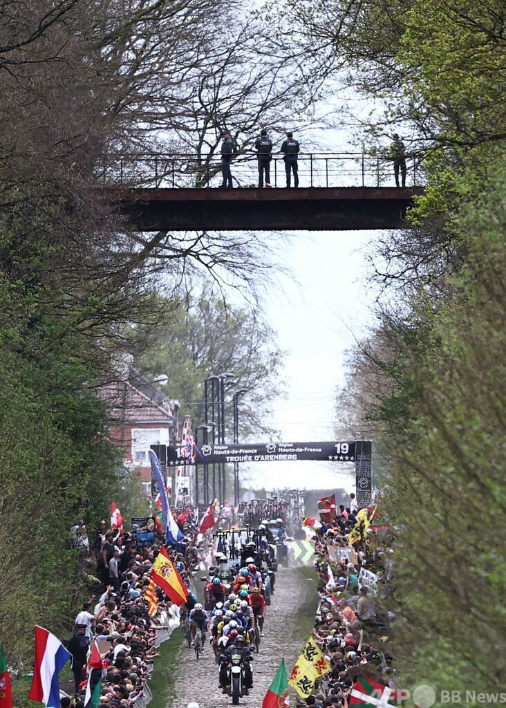 ファン・デル・プールが独走でパリ～ルーベ連覇