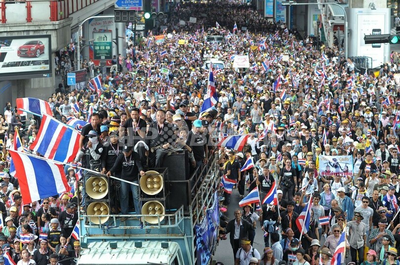 タイ首都で大規模な反政府デモ、財務省を占拠