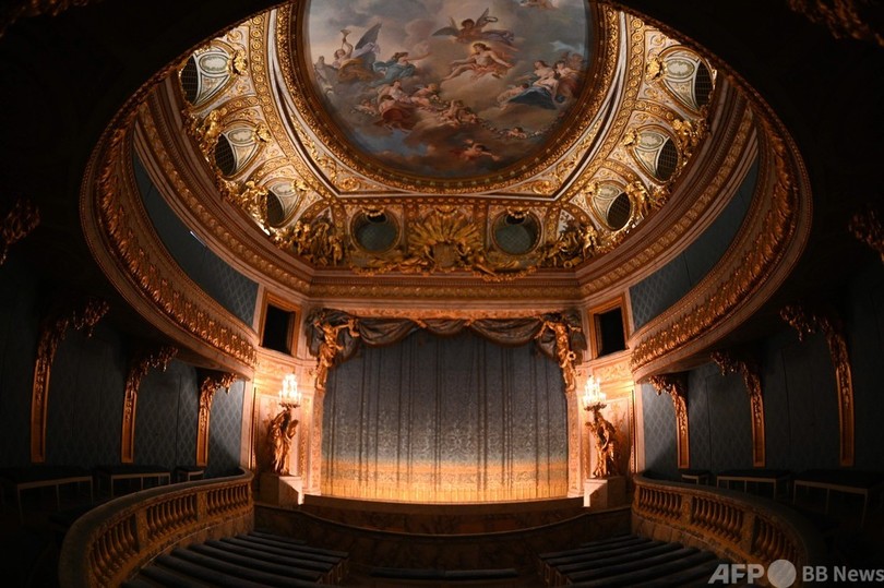 王妃アントワネットの劇場、ロックダウンで人がいないうちにお色直し