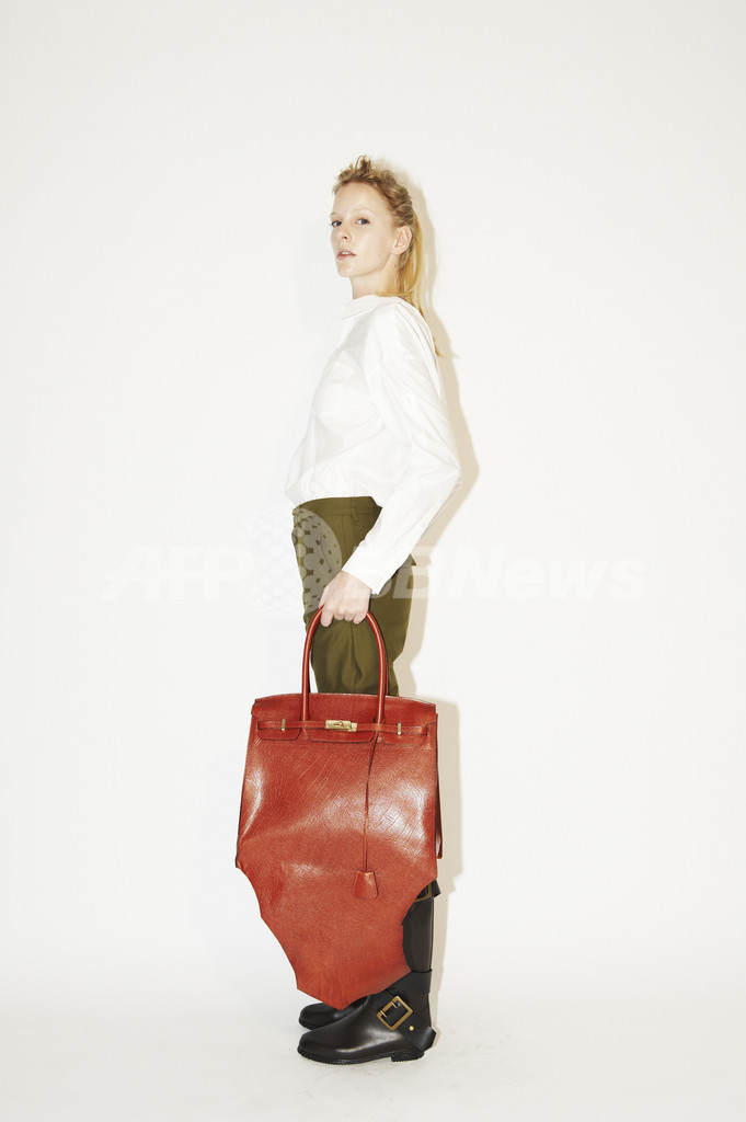 ミハラヤスヒロ、11年春夏コレクションを発表