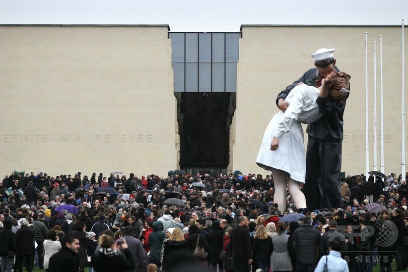 週刊紙襲撃と人質事件で17人死亡のフランス、各地で抗議集会