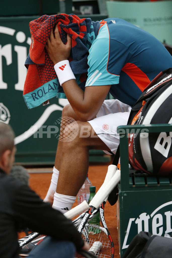 ジョコビッチとフェデラーが辛勝でベスト4進出、全仏オープン