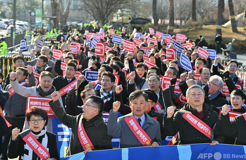 韓国、医学部定員引き上げ断行 ストライキ続くも
